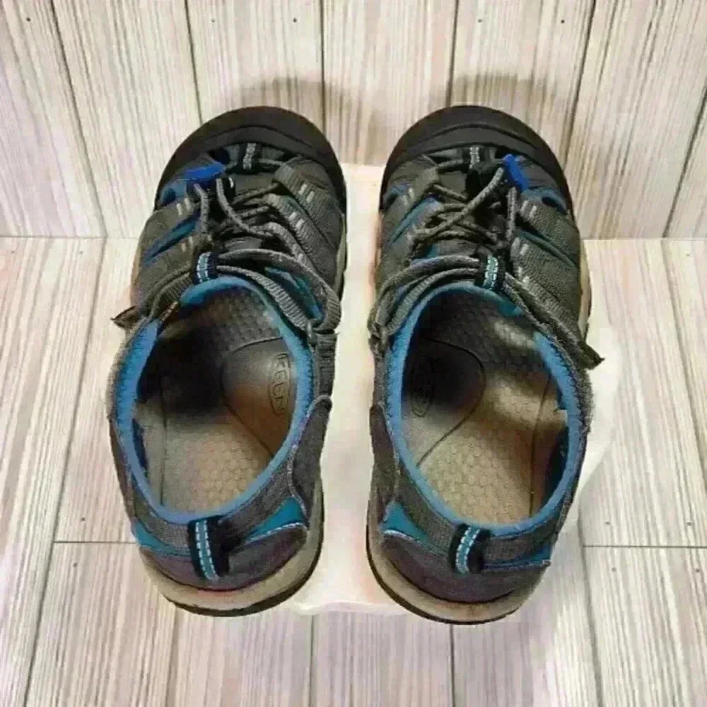 Keen Newport H2 Sandals Waterproof kids closed-toe sandal blue/grey youth size 5